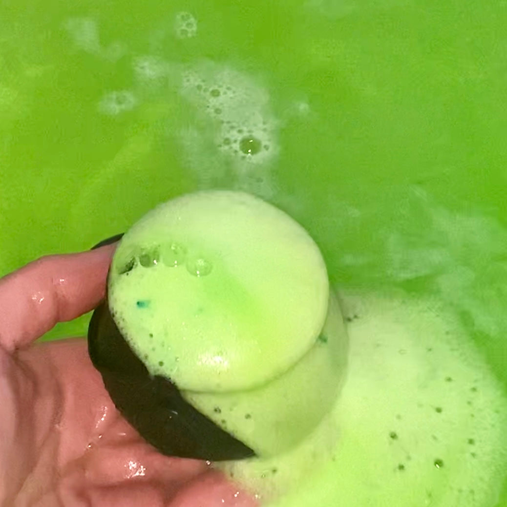 bubbling cauldron bath bomb